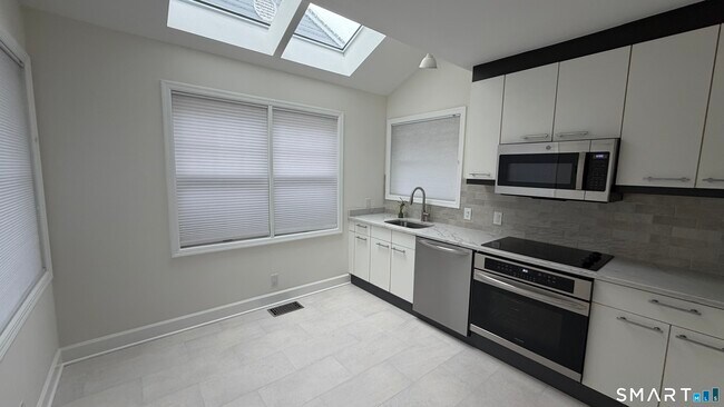 Building Photo - 230 Saugatuck Ave