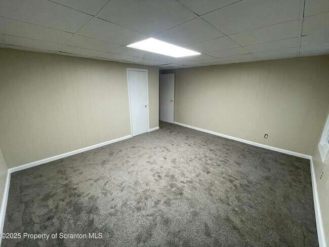 Building Photo - 302 Vine St