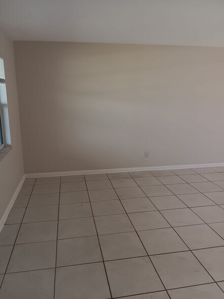 Building Photo - 3/2 Pool home available NOW