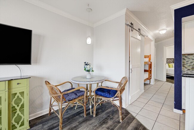 Building Photo - 6300 Seawall Blvd