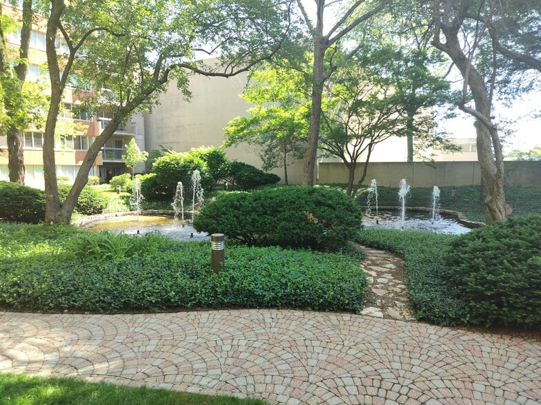 Building Photo - 2525 Main St