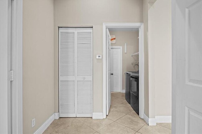 Building Photo - 1441 Cardinal Way