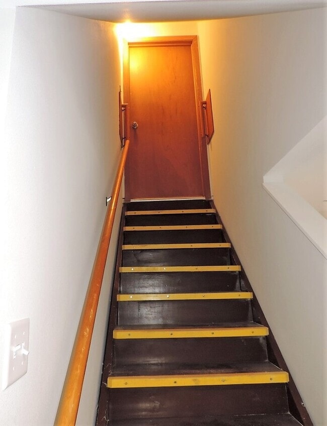 Building Photo - $2,200 | 4 Bedroom, 2 Bathroom House | No ...