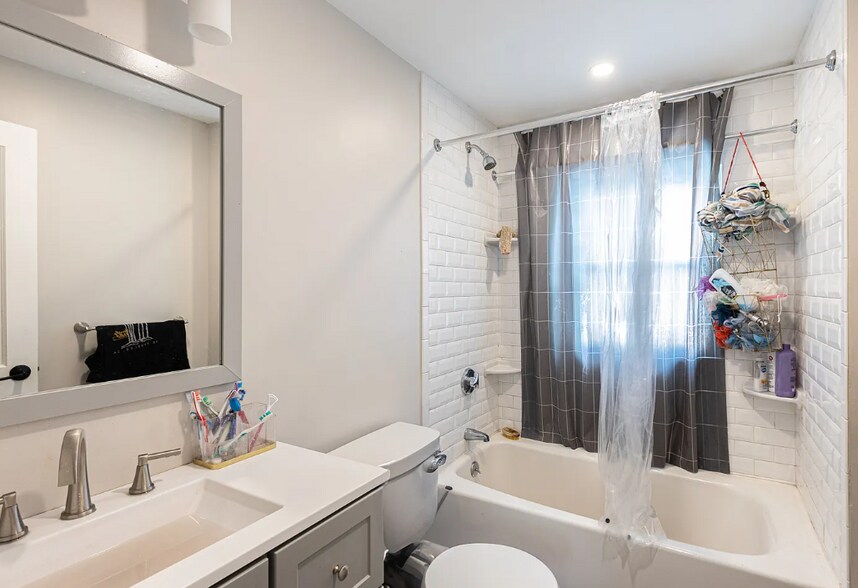 Building Photo - 224 Faneuil St