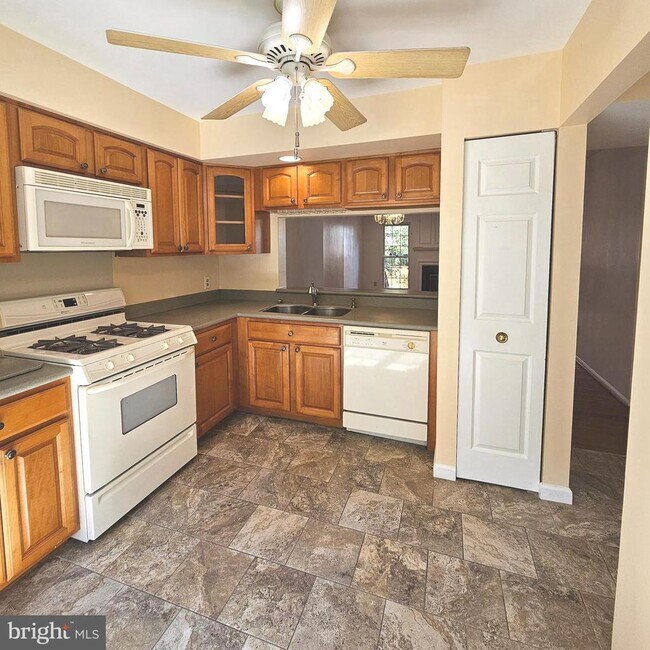 Building Photo - 6579 Cypress Point Rd