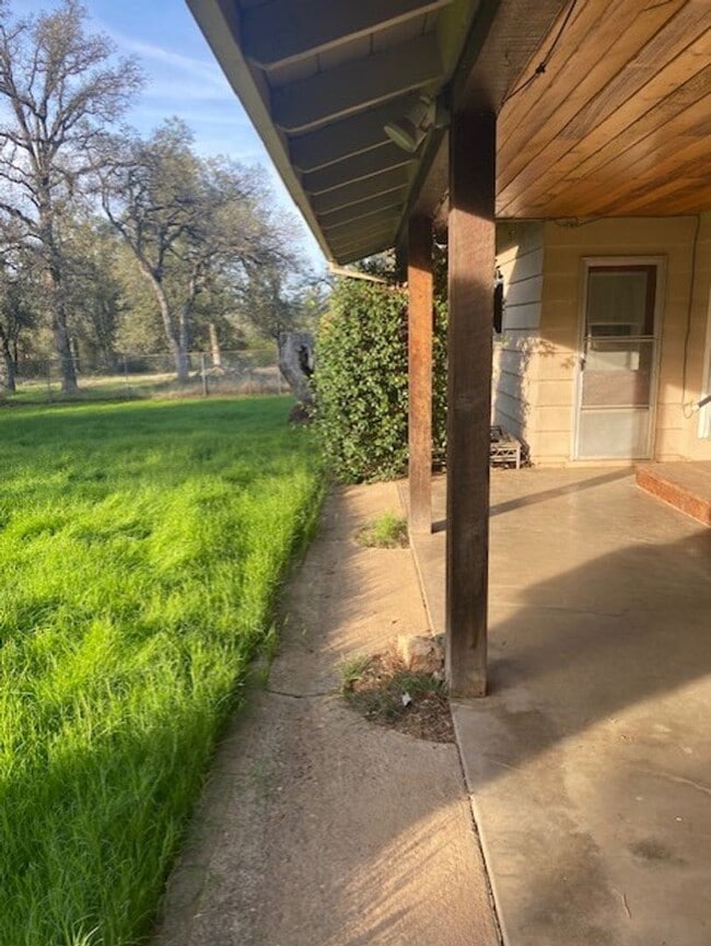 Building Photo - Nice Ranch Style House on 1 acre!!