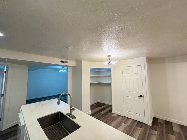 Building Photo - 1026 N 1100 W