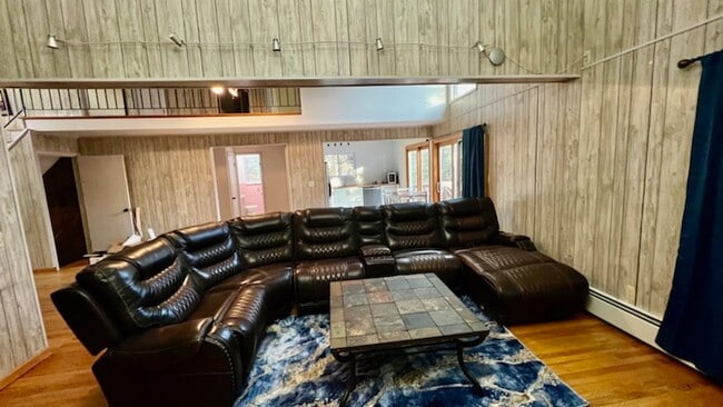 Building Photo - 15 Norfolk Ct