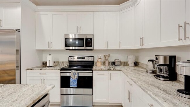 Building Photo - 627 47th St