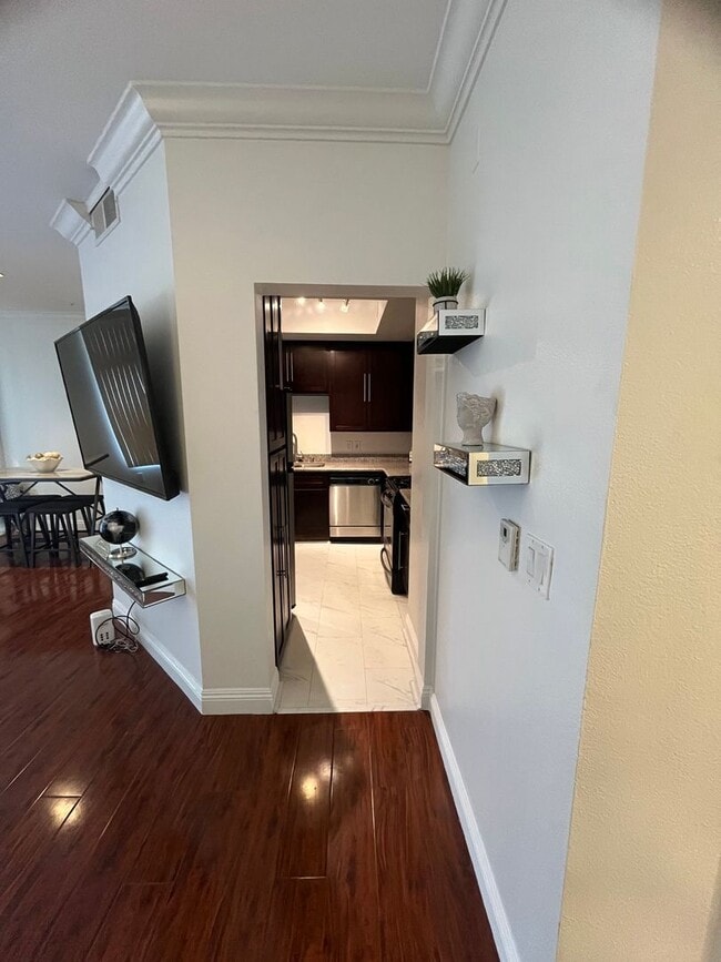 Building Photo - Meridian  Fully FURNISHED Condo with Strip & High Roller View. Includes Gas, Electric and Internet