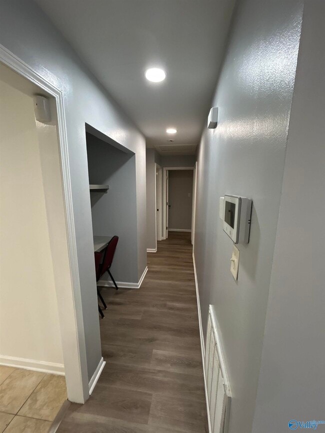 Building Photo - 6202 Valley Park Dr NW