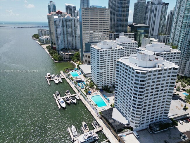 Building Photo - 825 Brickell Bay Dr