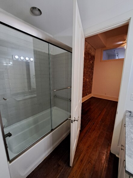 Building Photo - 204 Decatur St