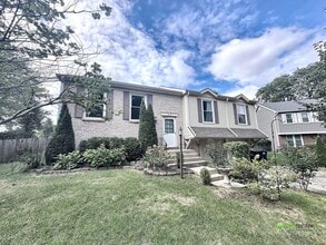 Building Photo - 371 Larchmont Ct