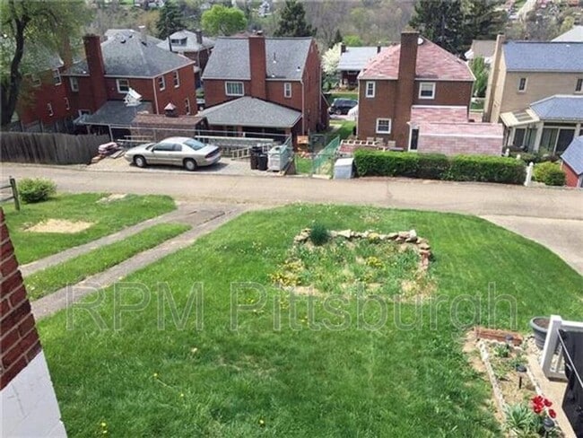 Building Photo - 2108 Lucina Ave