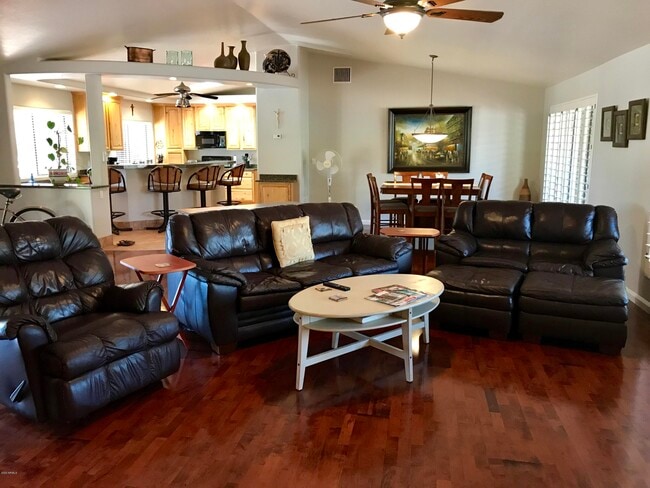 Building Photo - 185 E Cercado Ln