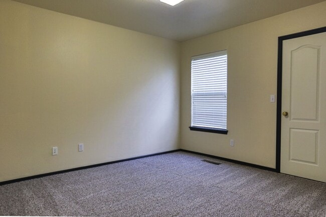 Building Photo - Modern 3BR/2BA Home in Jenks School Distri...