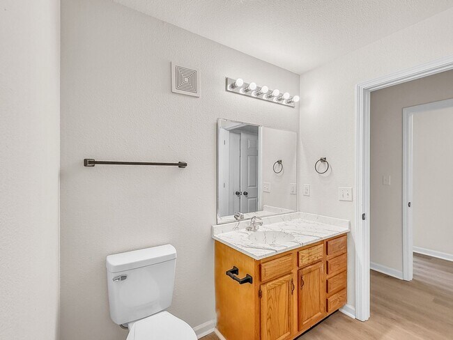 Building Photo - 6014 Castleford Dr