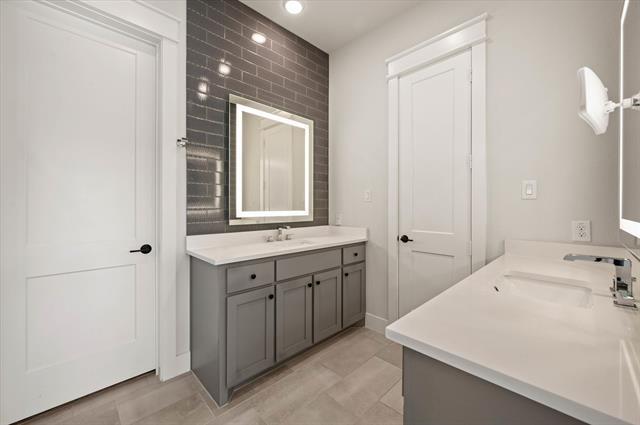 Building Photo - 449 Jones St