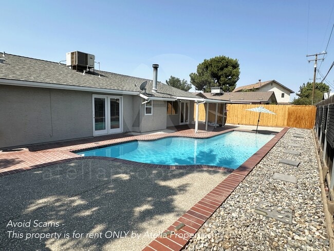 Building Photo - 920 Ross Way