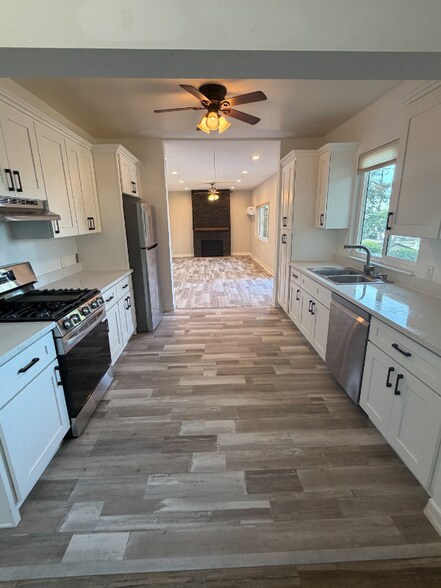 Building Photo - 1134 E 5th Ave