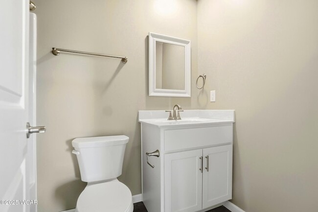 Building Photo - 2882 Lake Cir Dr