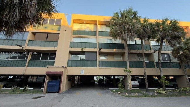 Building Photo - 1750 W 56th St