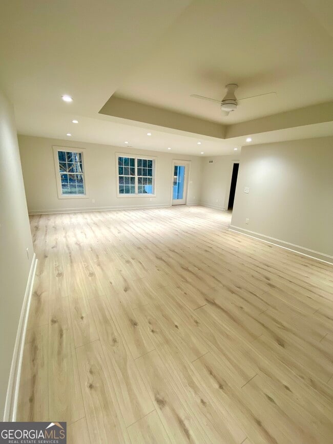 Building Photo - 886 Moore Rd