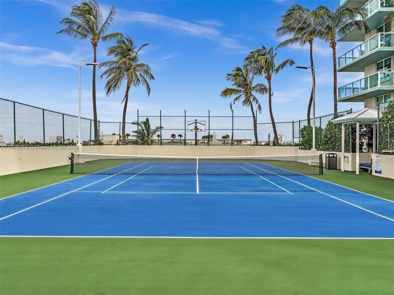 Building Photo - 650 West Ave