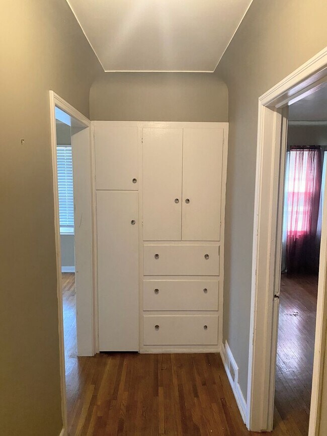 Building Photo - 707 N Adams St