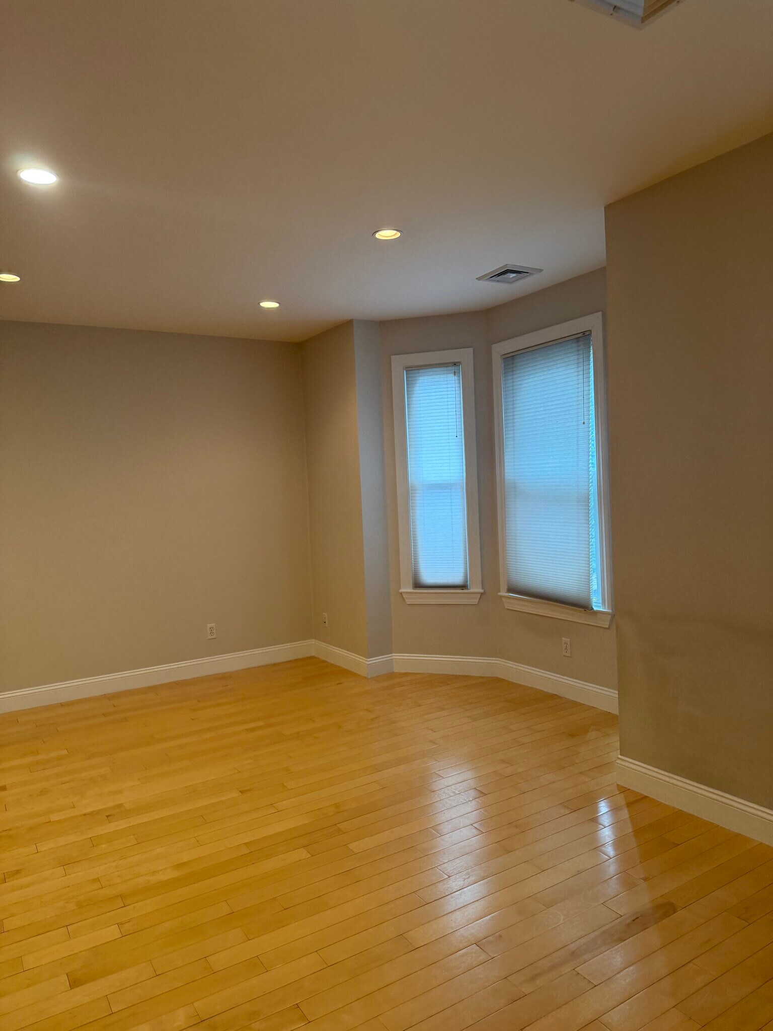 Building Photo - 209 Harvard St