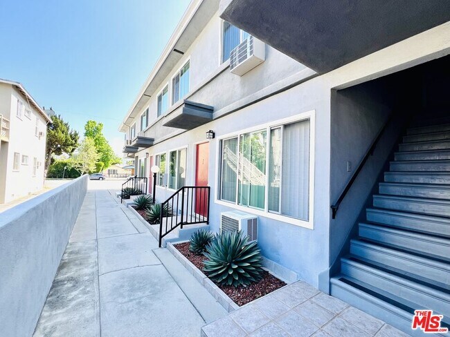 Building Photo - 11749 Riverside Dr