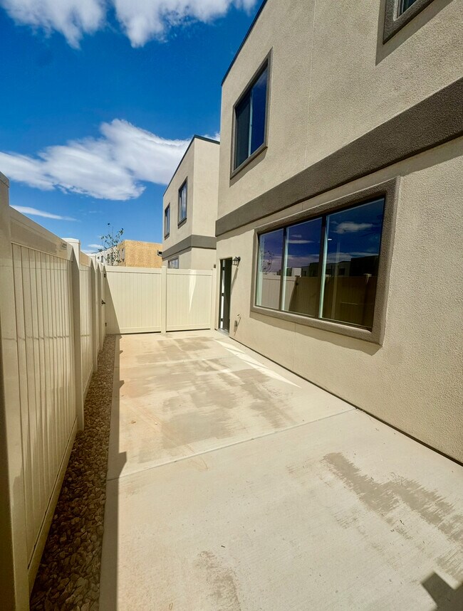 Building Photo - 4208 S Crimson Cir