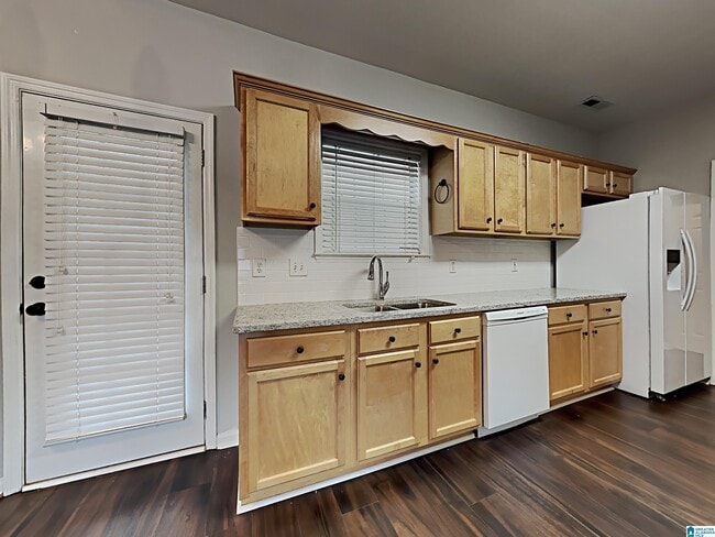 Building Photo - 208 Tocoa Cir