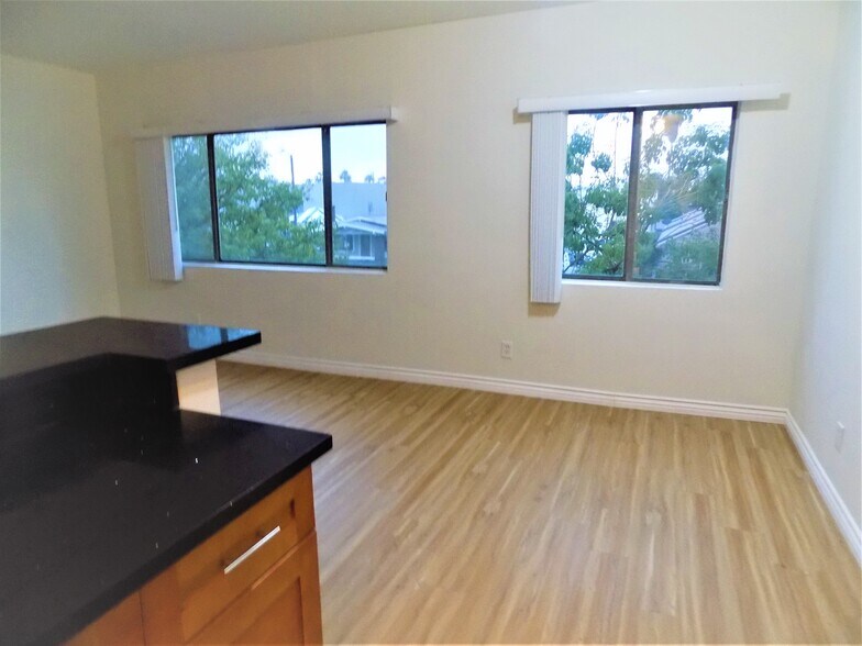 Building Photo - 129 W Chevy Chase Dr