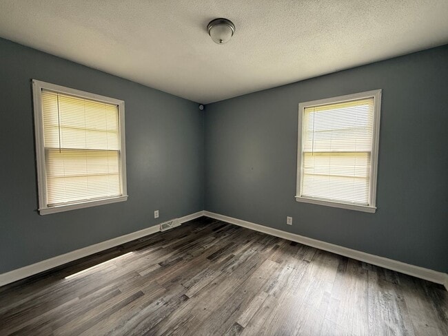 Building Photo - 3 Bedroom Home for Rent