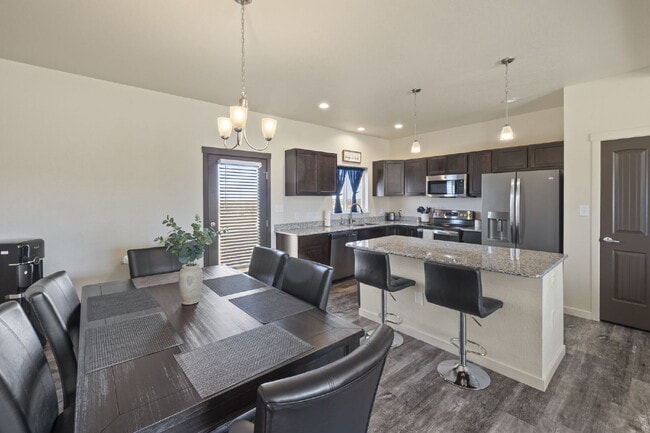 Building Photo - Spacious 3-Bed, 2-Bath Modern Home on 1.16...