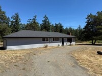 Building Photo - 3 Bed, 1 Bath Single Level Home For Rent in Port Townsend!