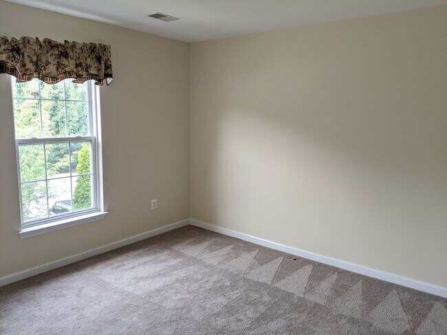 Building Photo - Townhouse in Spring Ridge community - OAKD...