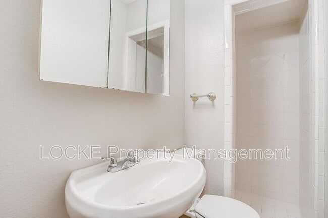 Building Photo - 3132 Greene Ave