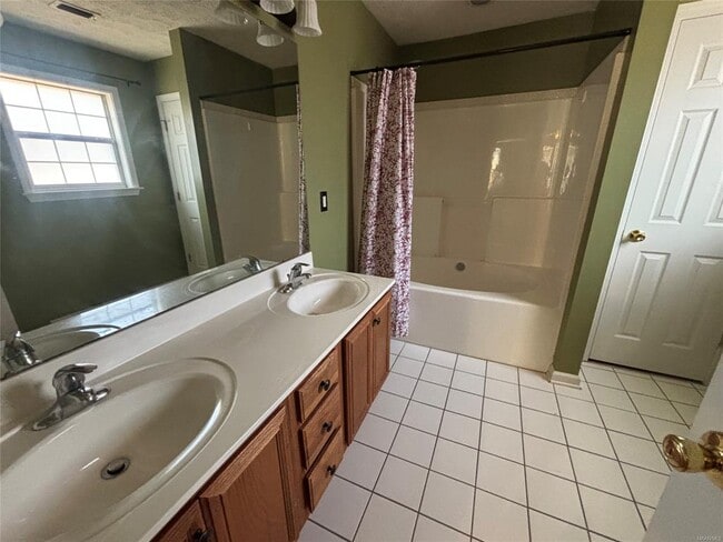 Building Photo - 1968 Calumet Pkwy