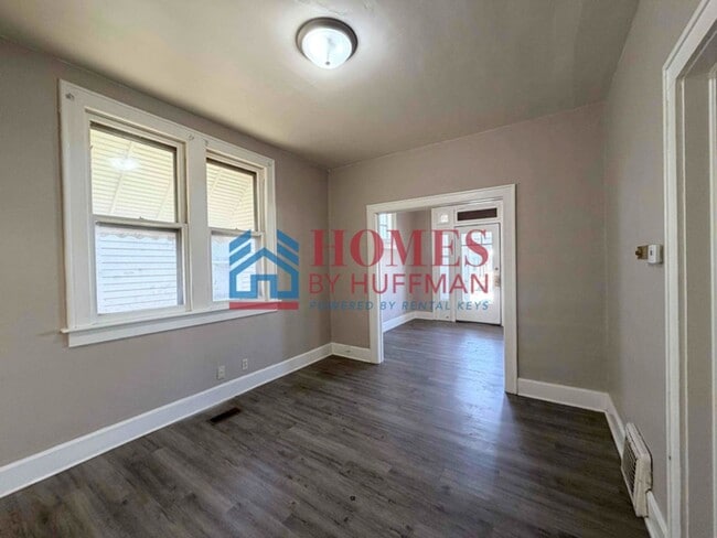 Building Photo - Two Bedroom House | Move in Ready!