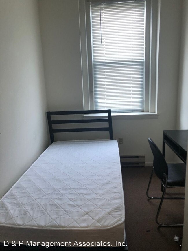 Building Photo - 337 S New St