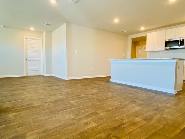 Building Photo - 23135 Shadowridge Dr