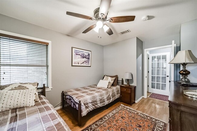 Building Photo - 9910 Pine Lake Dr