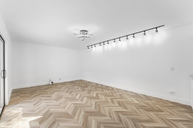 Building Photo - 3007 San Clara Dr