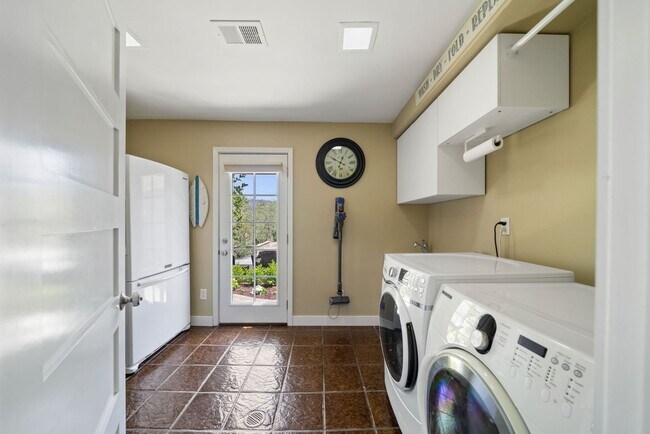 Building Photo - Monterey