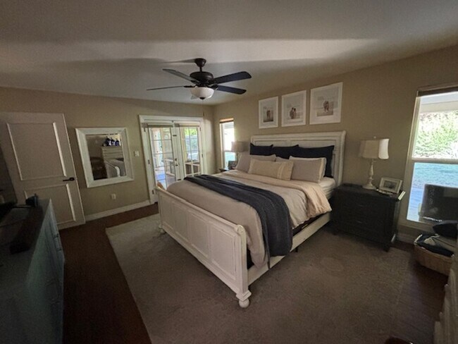 Building Photo - Beautiful 3 Bedroom / 2 Bathroom Home in S...