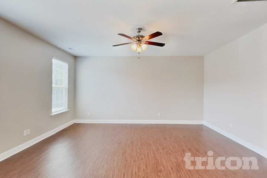 Building Photo - 163 Green Willow Dr