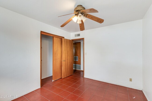 Building Photo - 1524 W Ocotillo Rd